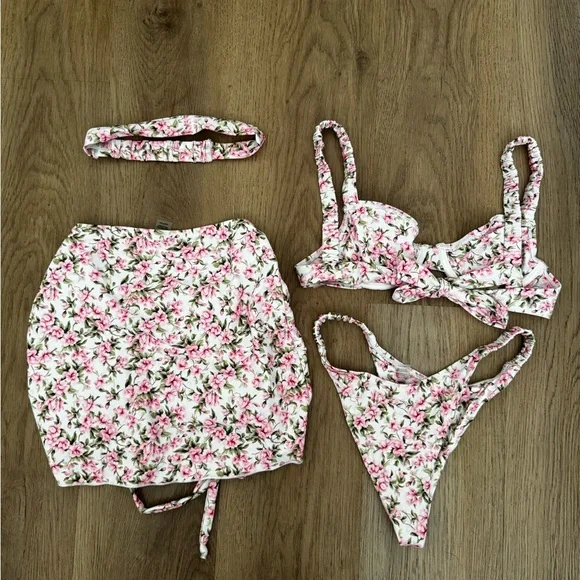 3 Piece Bikini Set with Skirt - Picture 5 of 6